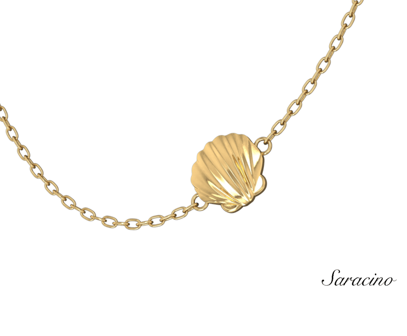 Seashell Necklace in Yellow Gold